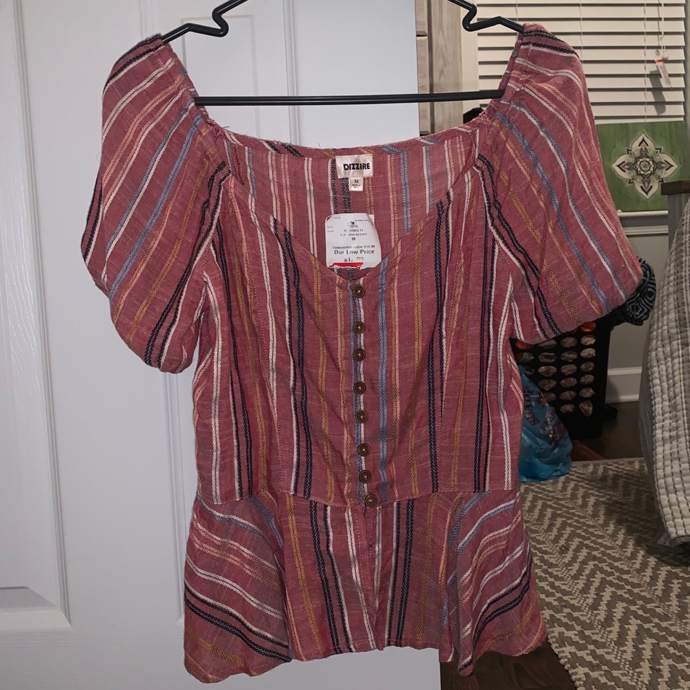 NWT cute button top - size medium